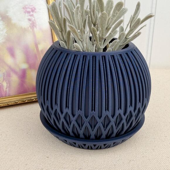 The Zyra Planter, Indoor Flower Pot, Tabletop Planter, Ribbed Lattice Pattern - Picture 1 of 9